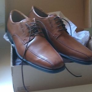 Brand new Clarks men's shoes size 8 1/2